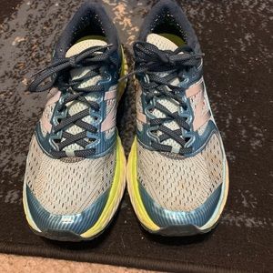 Ladies New Balance tennis shoes.